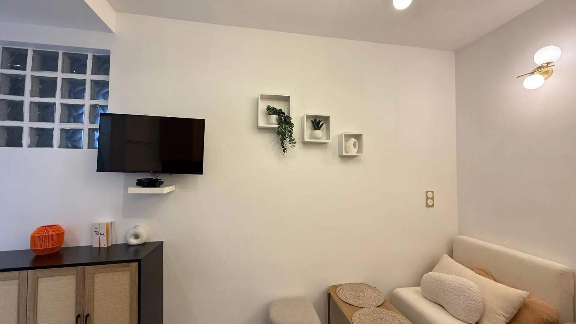 Apartment 124a Le Marais - Richard Lenoir Working & Living